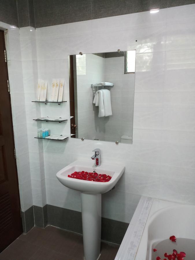Hotel San Taw Win Pathein Esterno foto