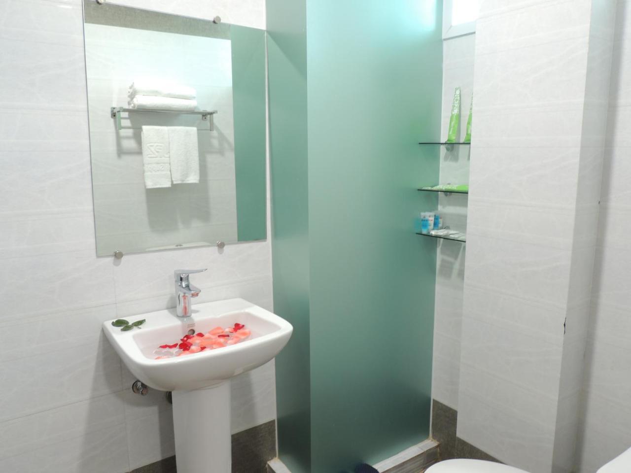 Hotel San Taw Win Pathein Esterno foto